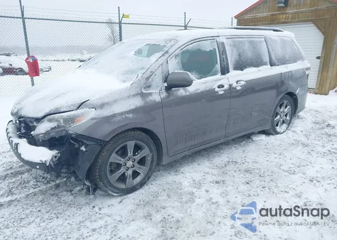 2015 Toyota Sienna Se 8 Passenger z USA, uszkodzony, nr VIN 5TDXK3DC5FS688680